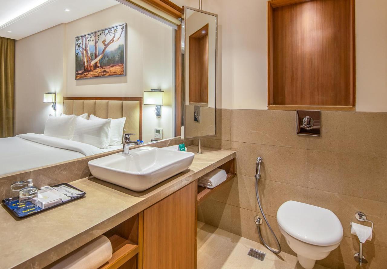 Hotel Golden Tulip Dźalandhar Zewnętrze zdjęcie